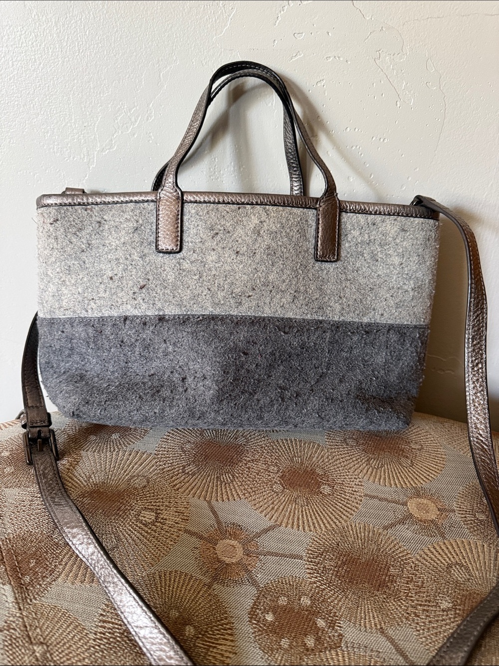 Tory Burch Two-Tone Gray Wool Shoulder Bag with Metallic Trim - Picture 5 of 12